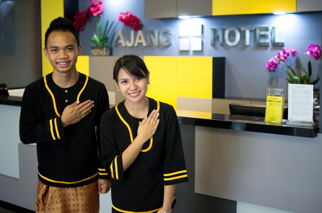 Ajang Hotel Miri Exterior foto