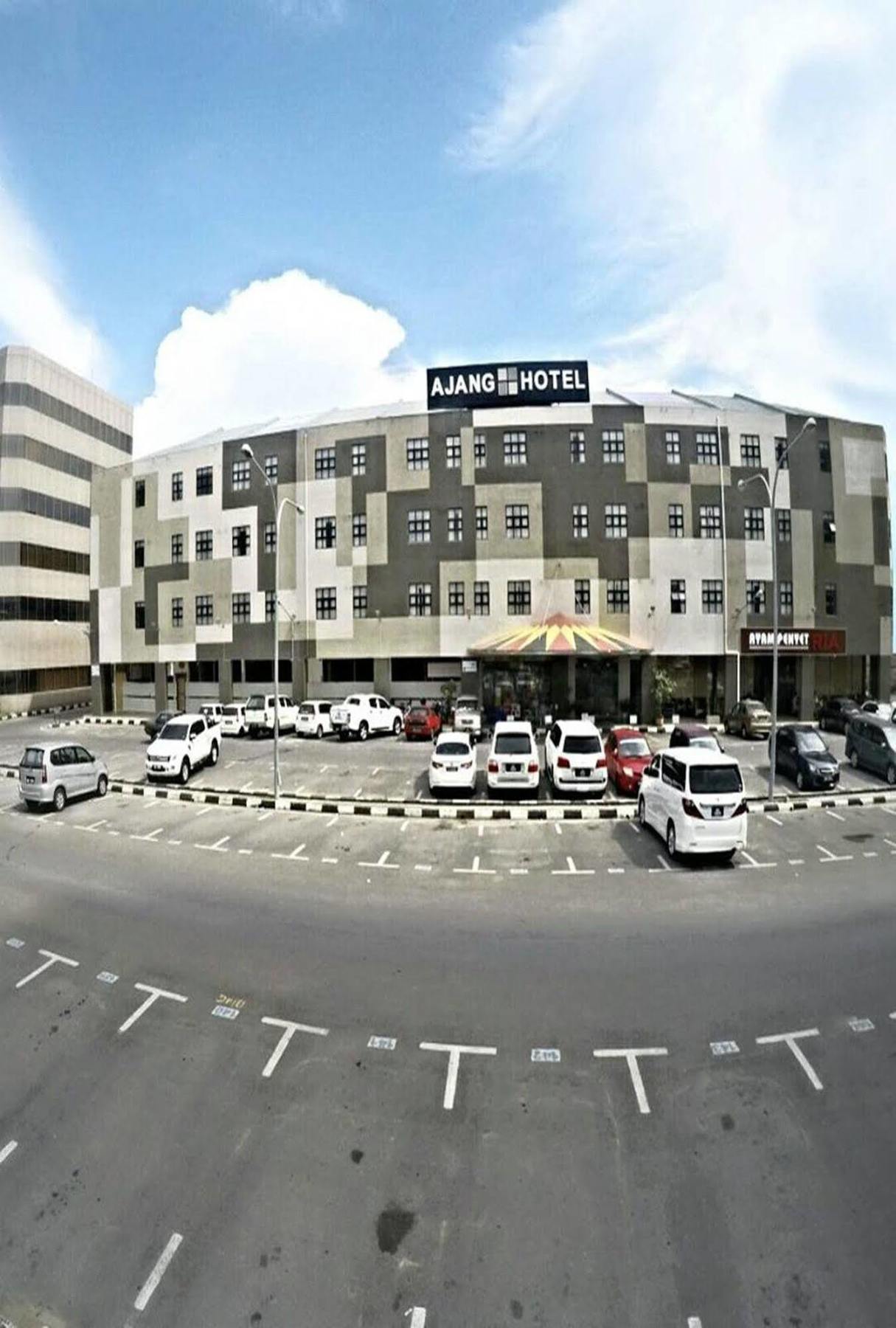 Ajang Hotel Miri Exterior foto